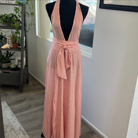 Dresses & Skirts - Plunge backless maxi dress